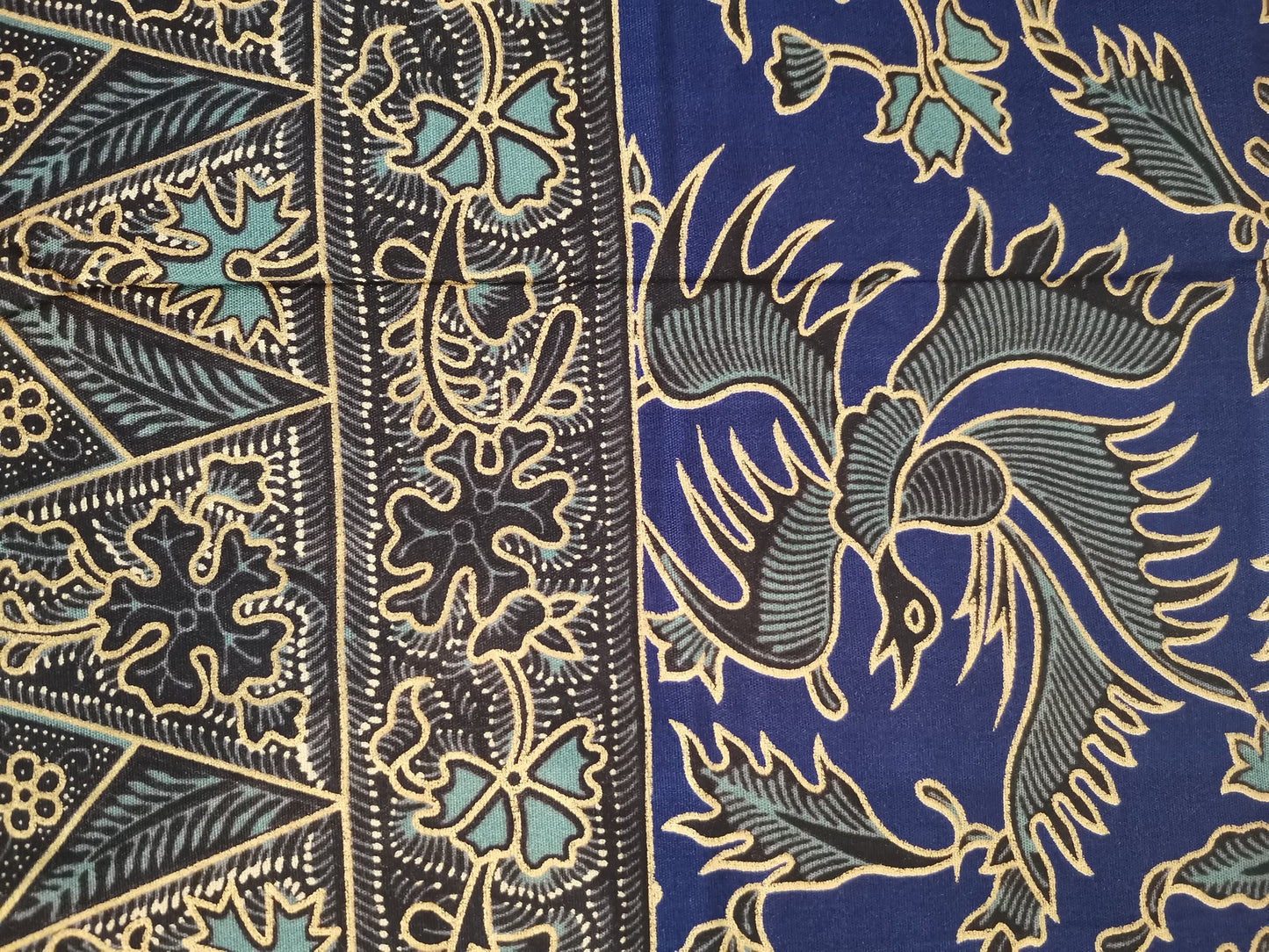 Traditionele sarong Prada Bali Burung, donkerblauw met vogel