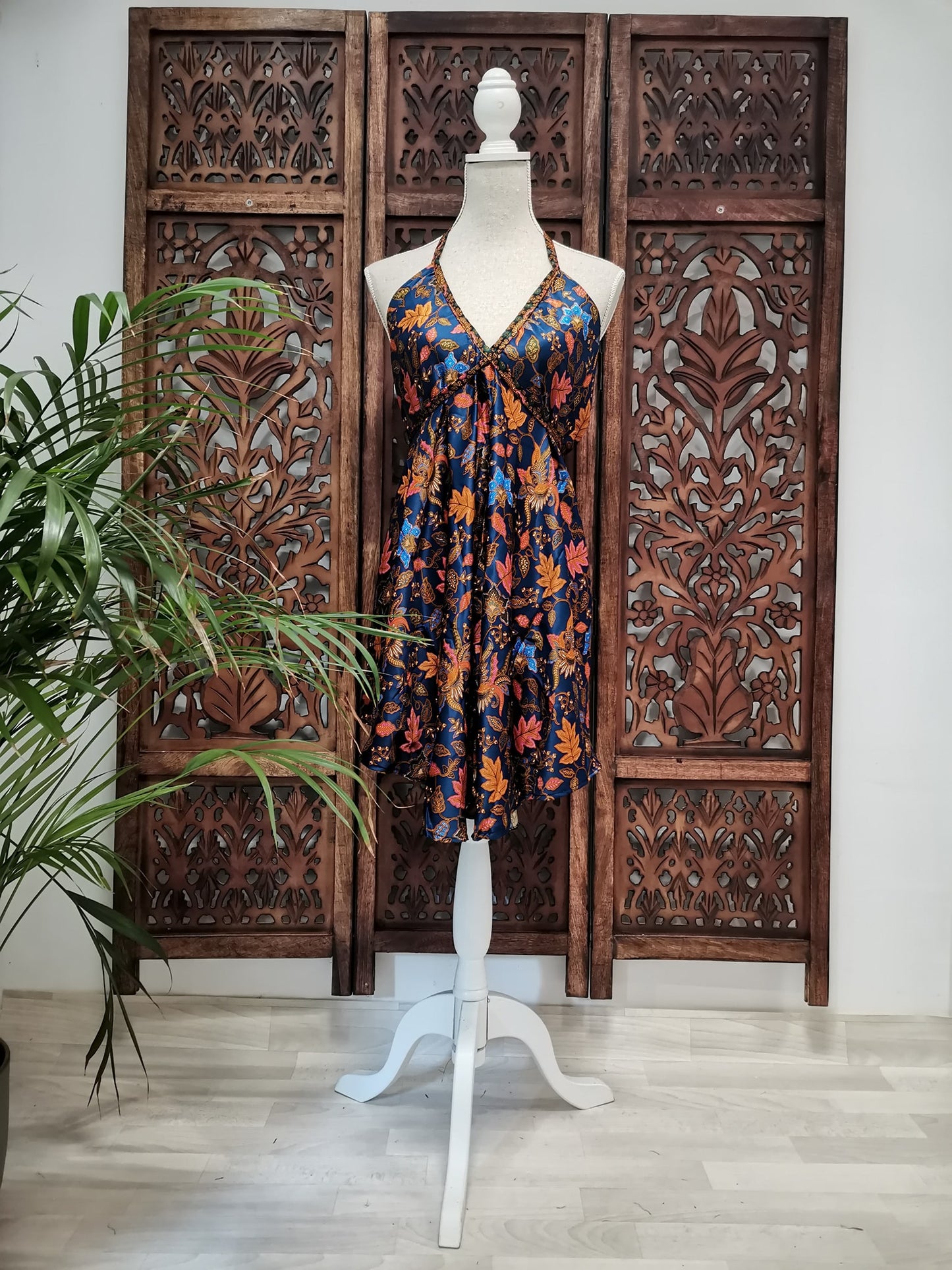 Korte zomerjurk/lange top, piramide vorm variant 13, blauw met lichtblauwe accenten