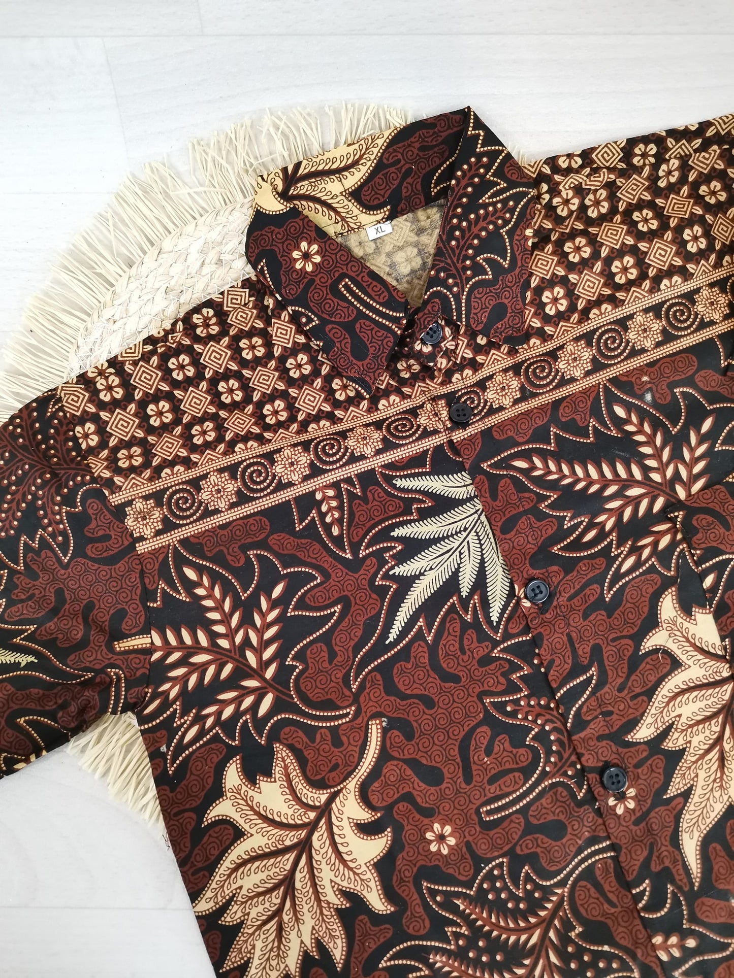 Kinderoverhemd batik bruin, korte mouw. Verschillende maten vanaf 1 tot 10 jaar