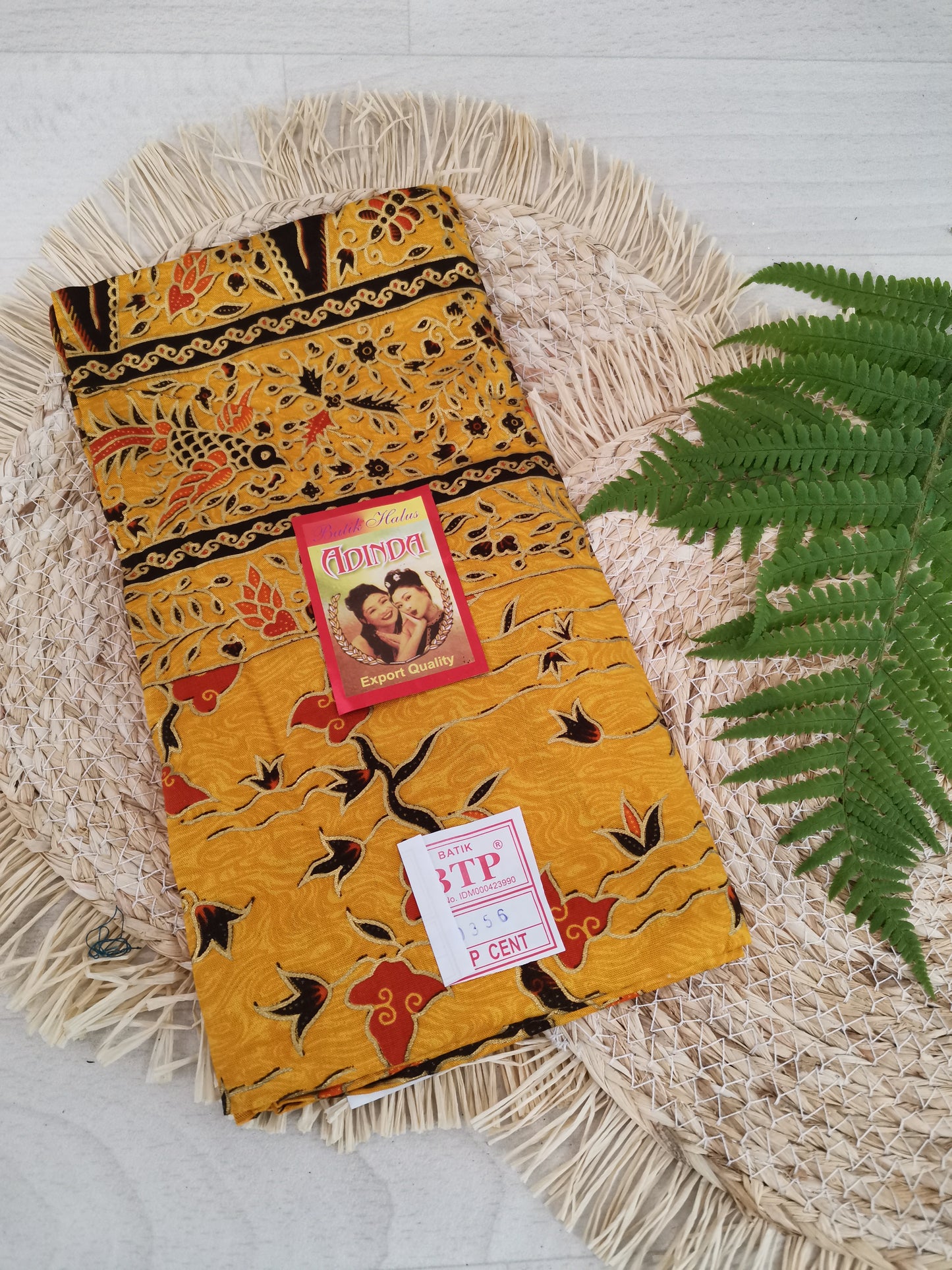 Traditionele sarong Prada Bali Adinda Ranting, okergeel en vogels