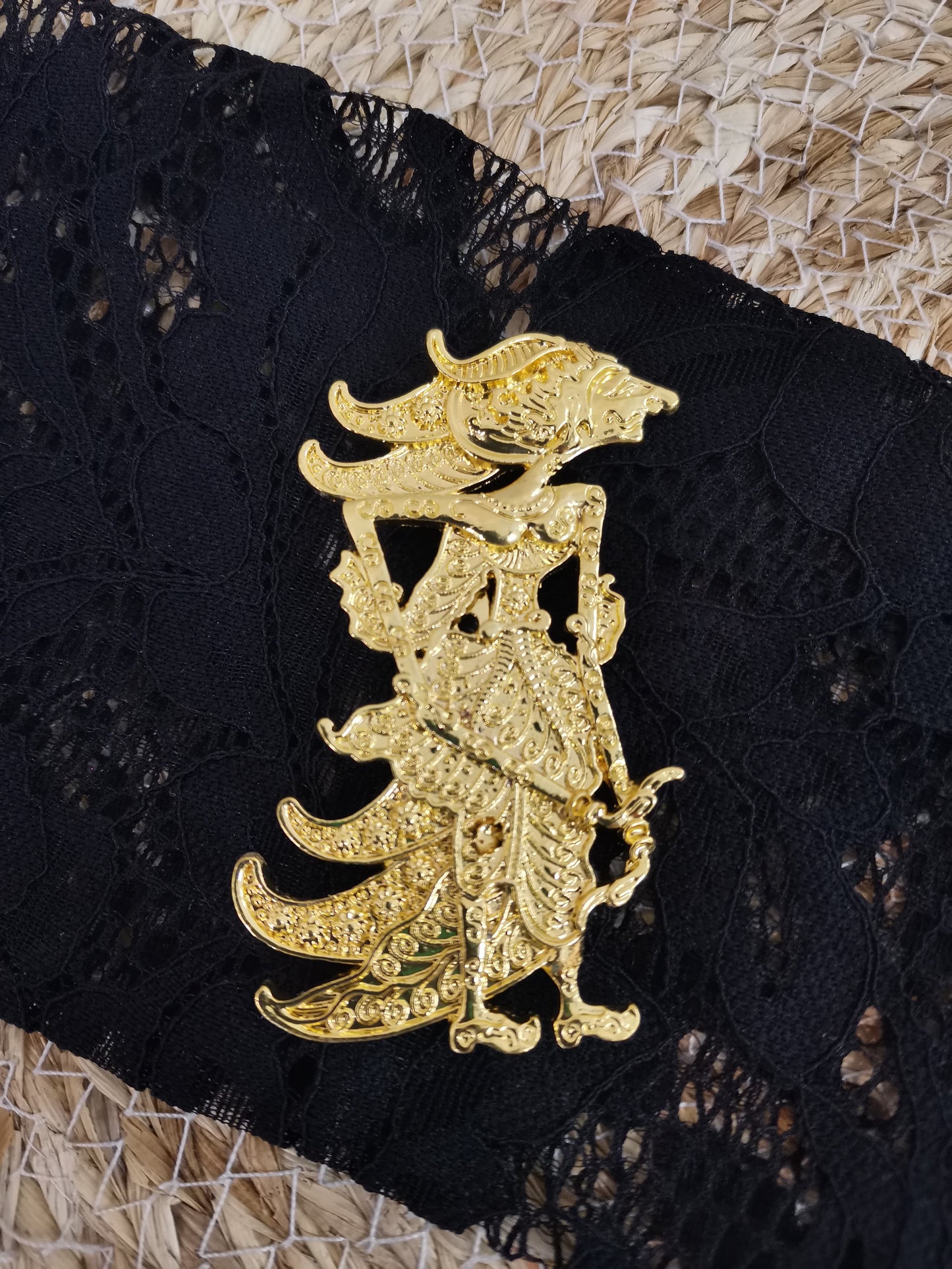Broche wayang Subrada