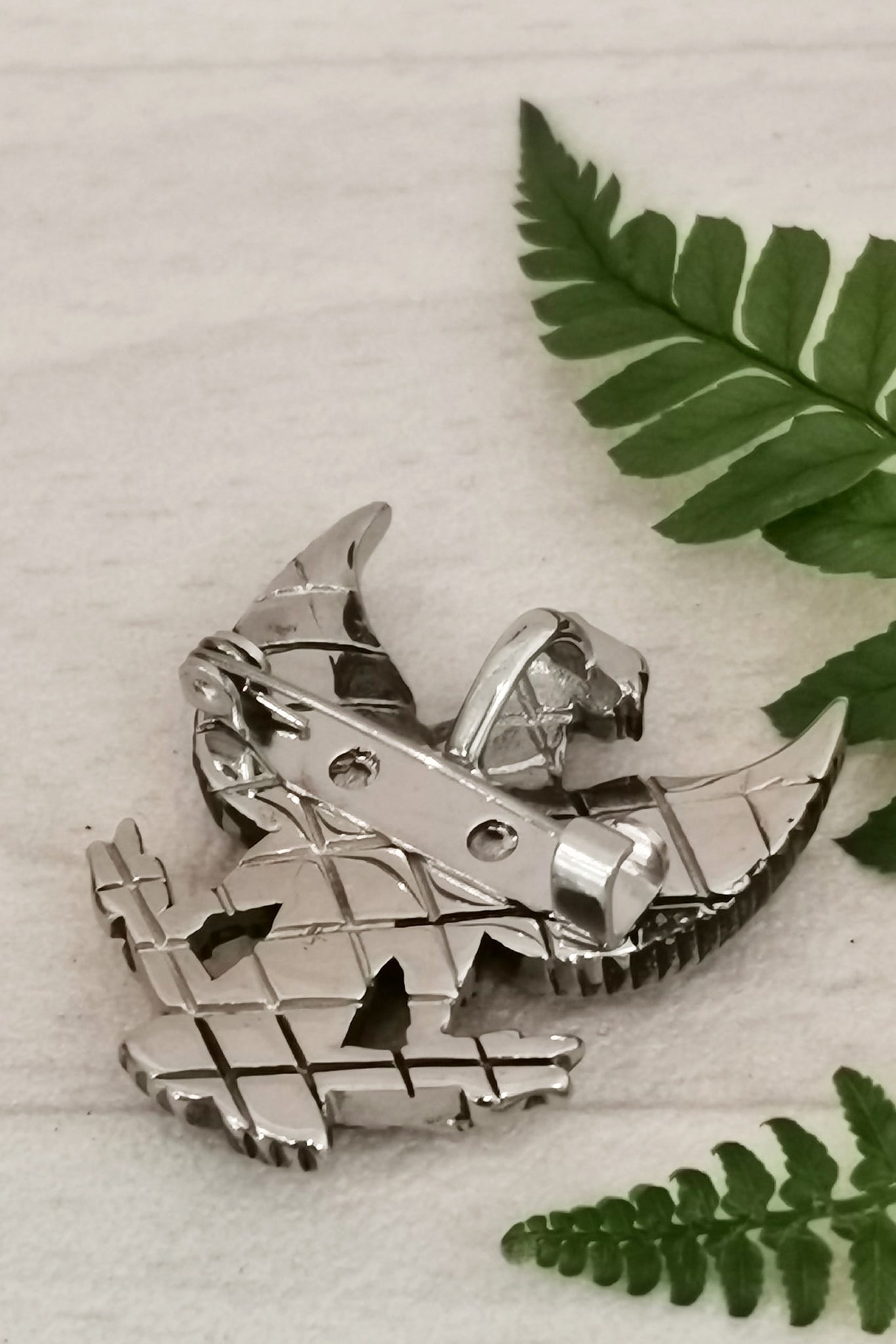 Hanger, broche garuda