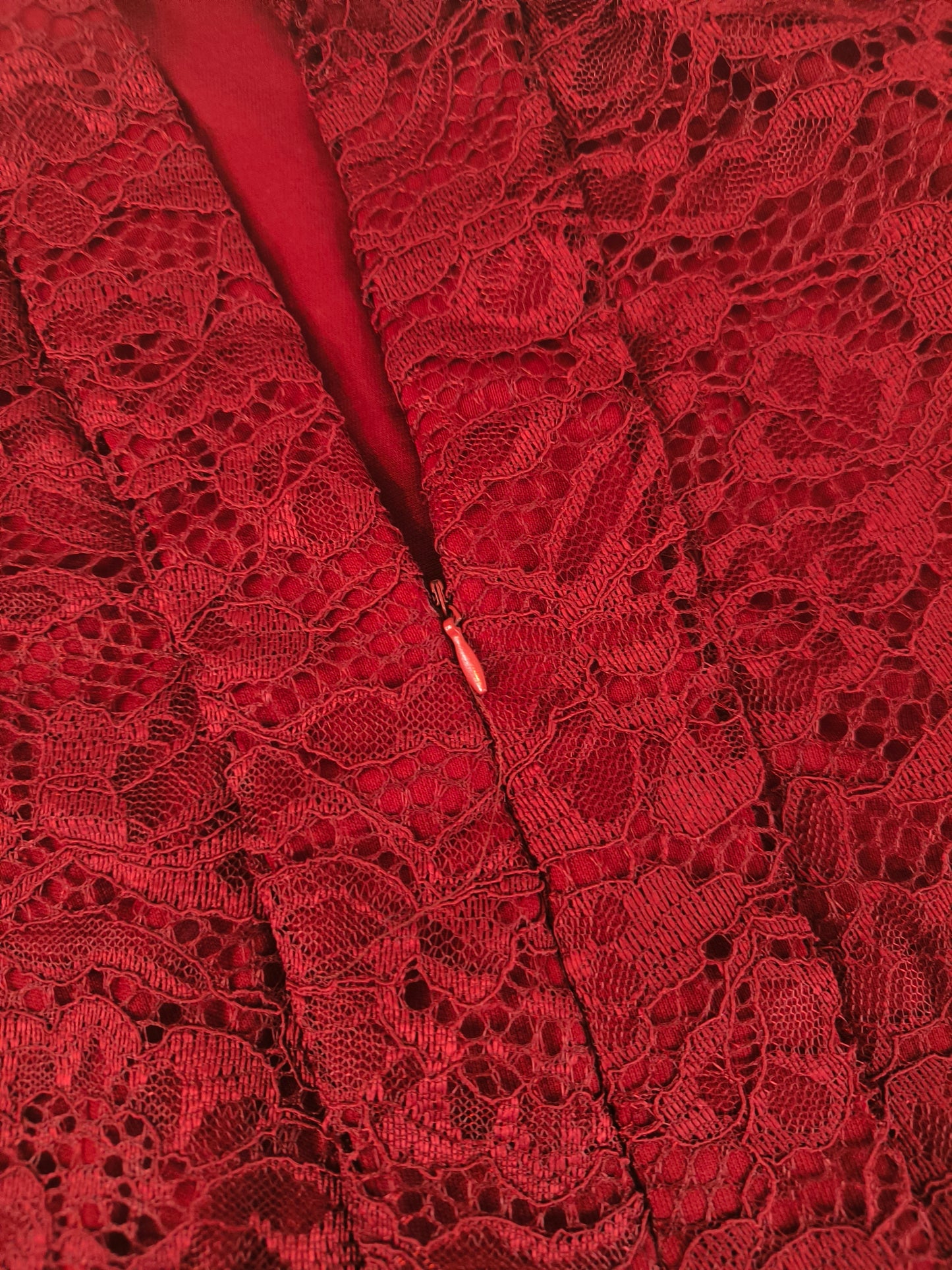 Luxe en elegante kebaya, gevoerd en met rits, bordeaux, maat S t/m XXL