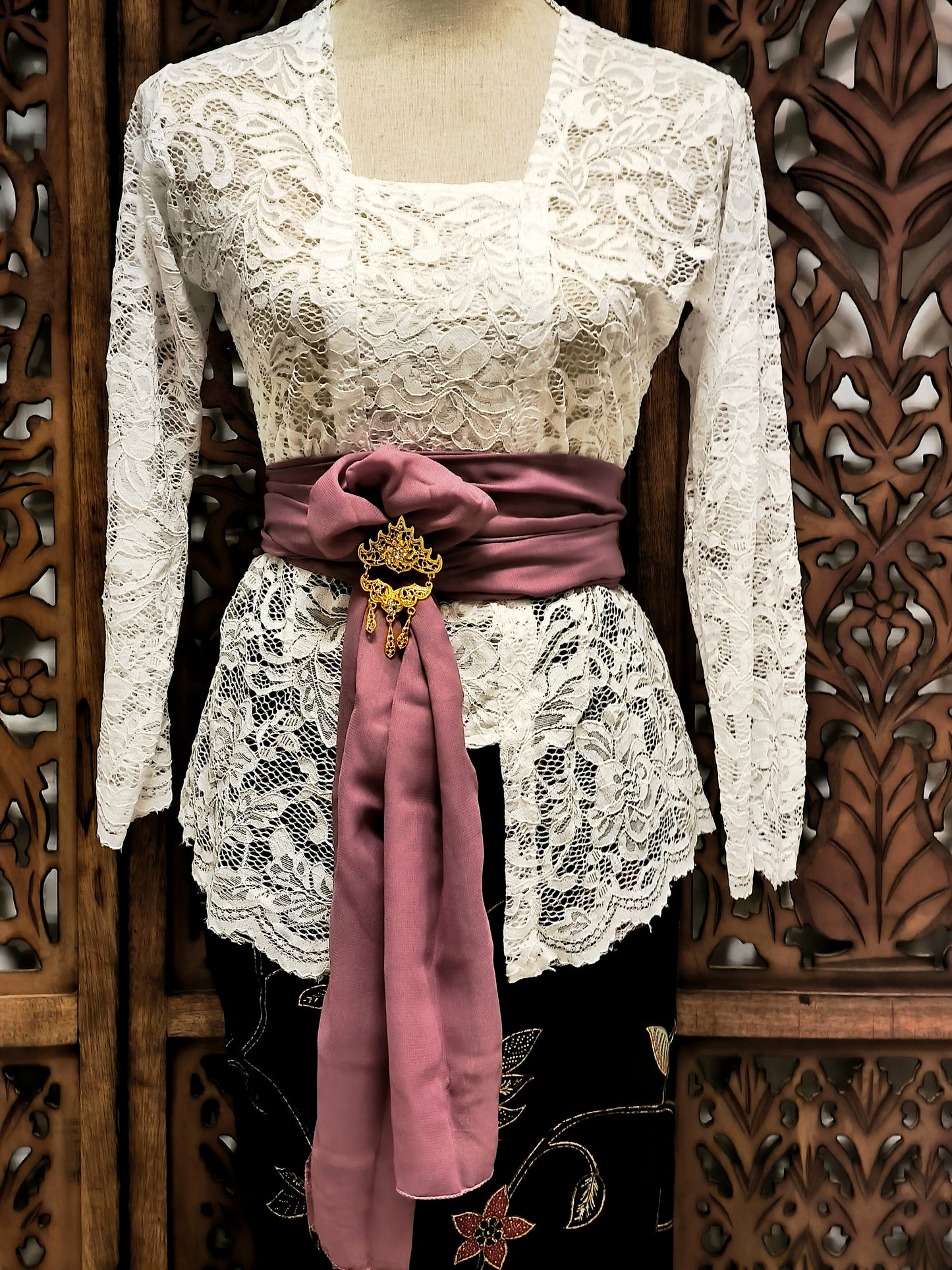 Selendang oudroze, zonder broche