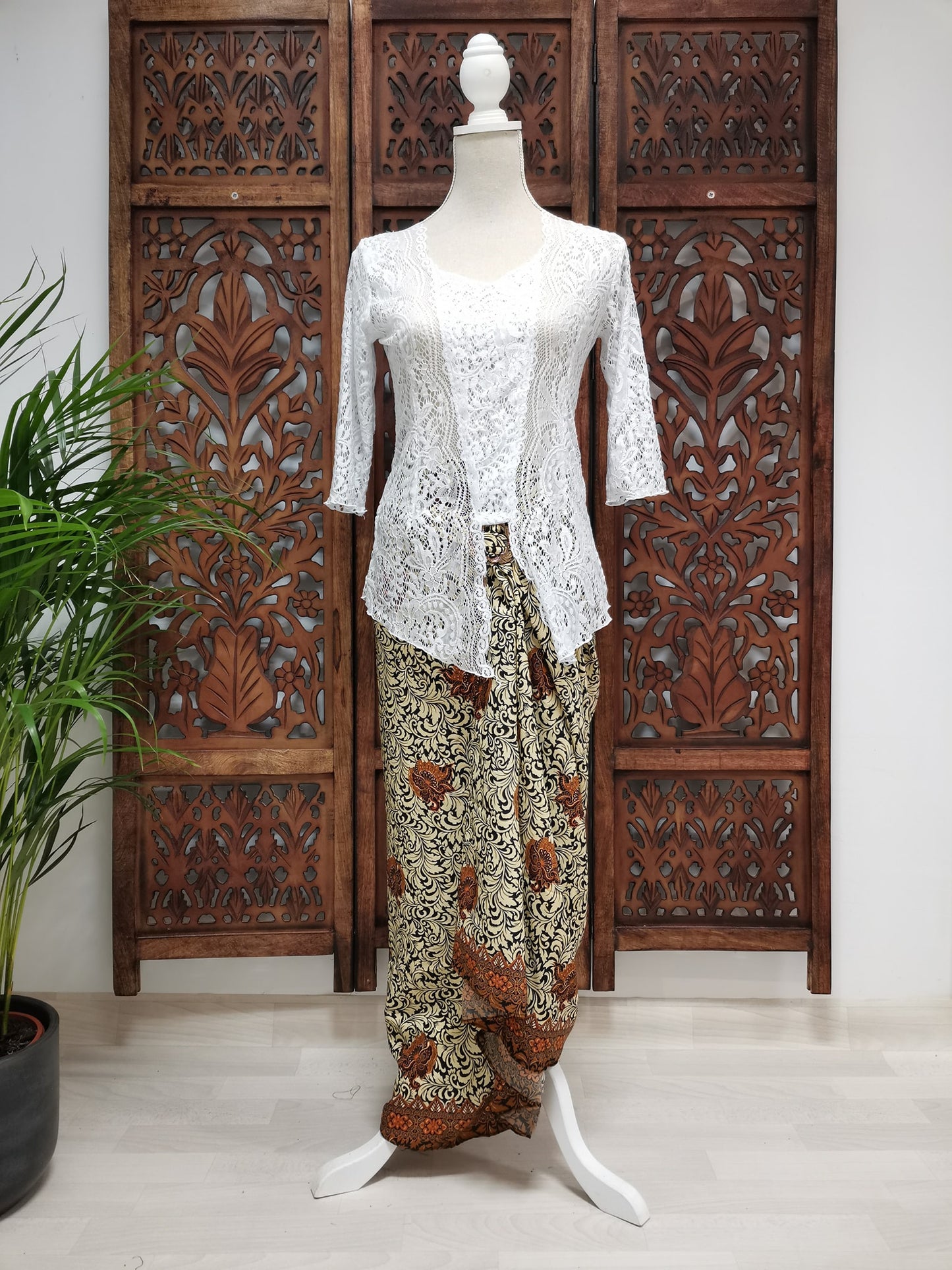 Wikkelrok sarong Garuda Gold met gesp
