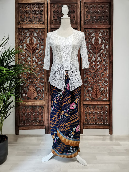 Wikkelrok sarong Kembang met gesp