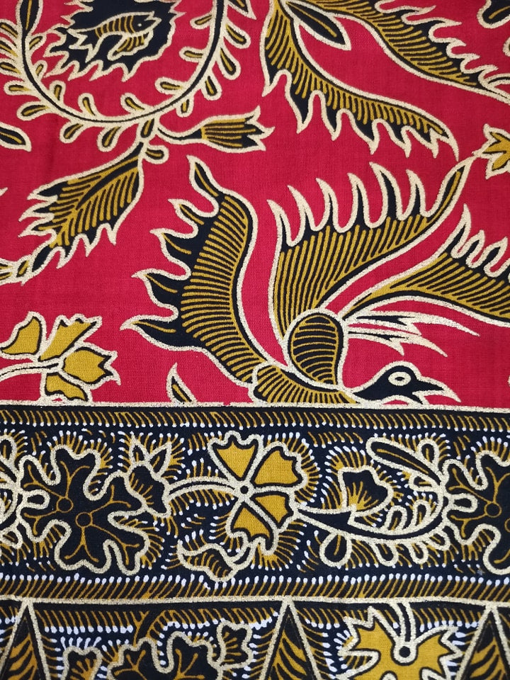 Traditionele sarong Prada Bali model 6, rood met vogels