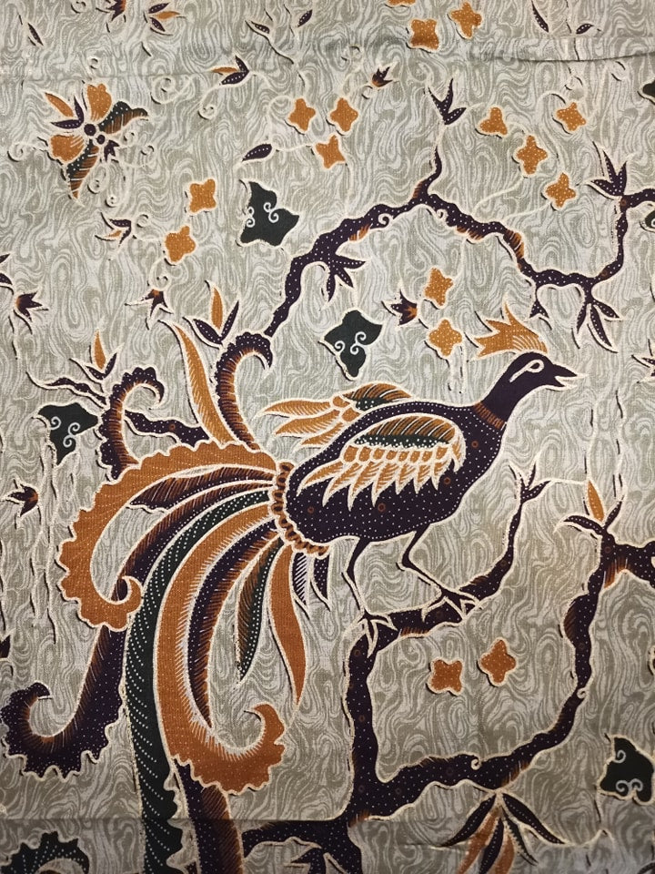 Traditionele sarong Prada Bali Adinda Ranting, crème met goud en vogels