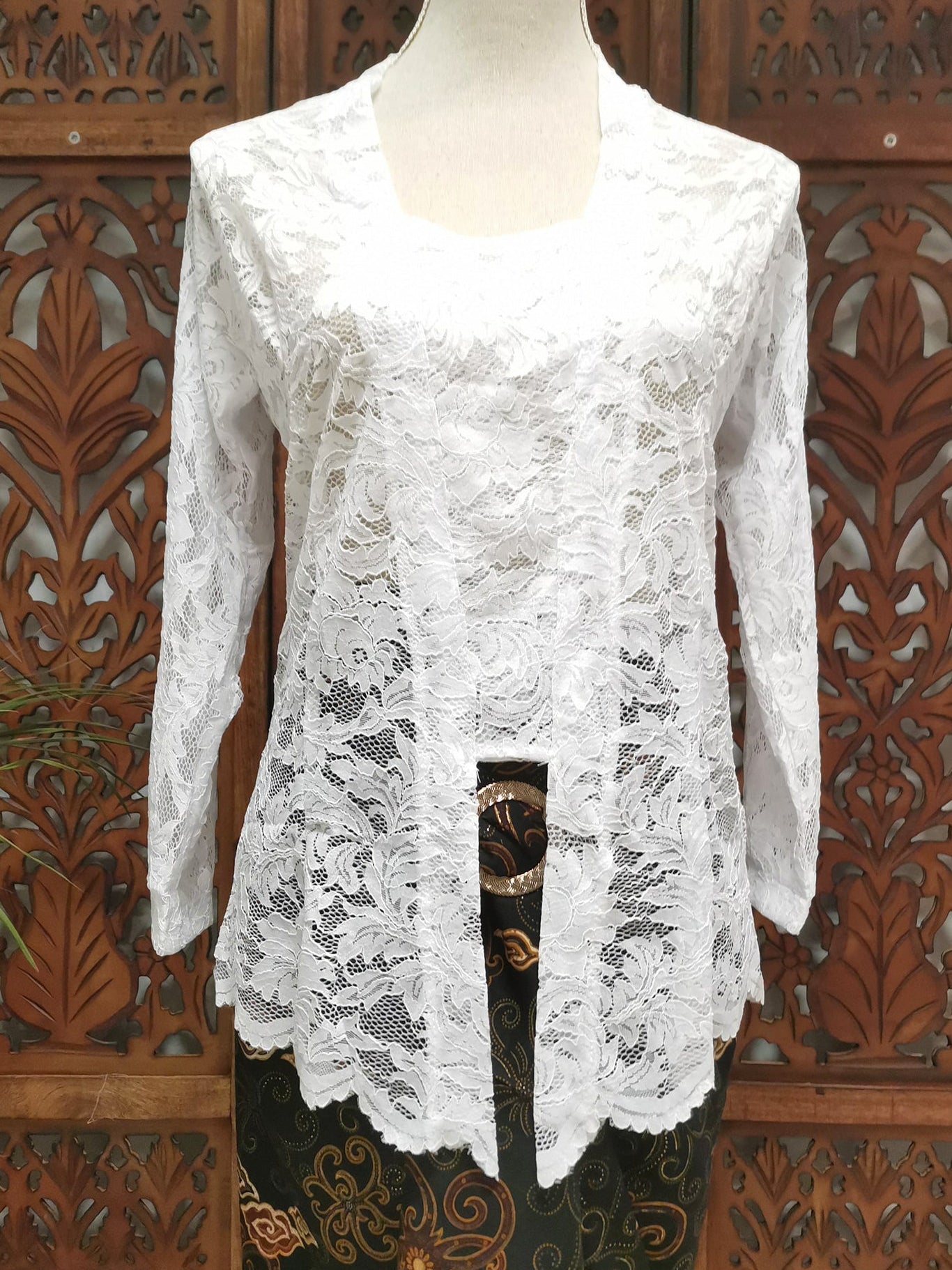 Kebaya wit, kebaja traditioneel, verkrijgbaar in verschillende