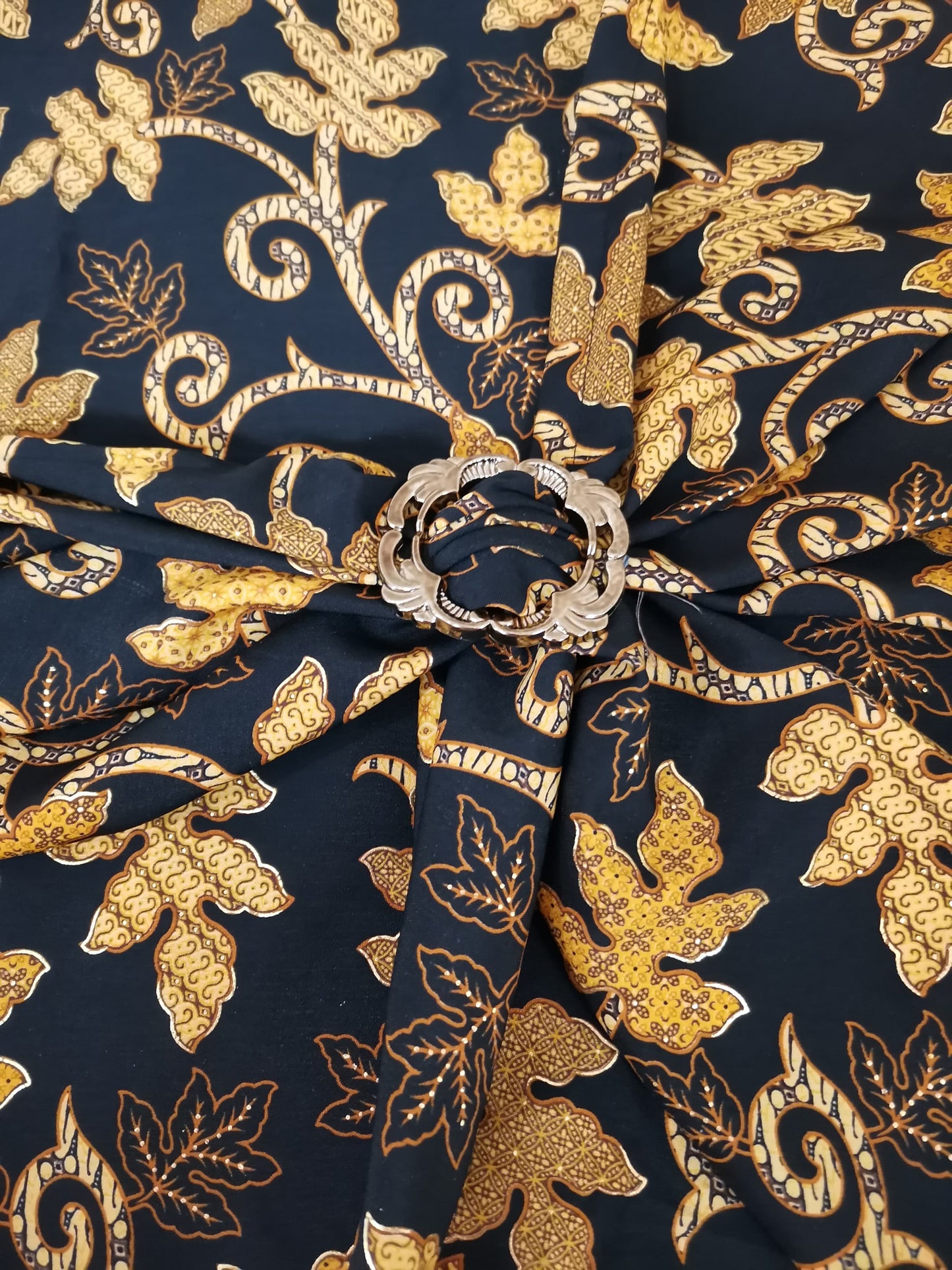 Wikkelrok sarong Paya goud met gesp XL versie