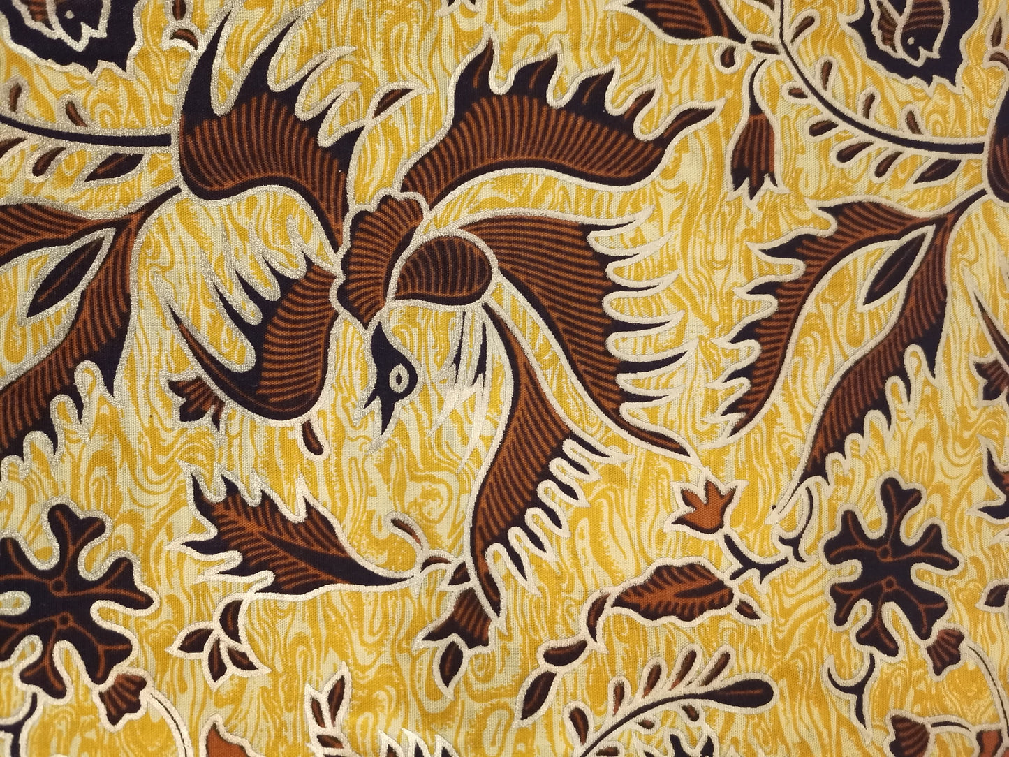 Traditionele sarong Prada Bali Burung, okergeel met vogel