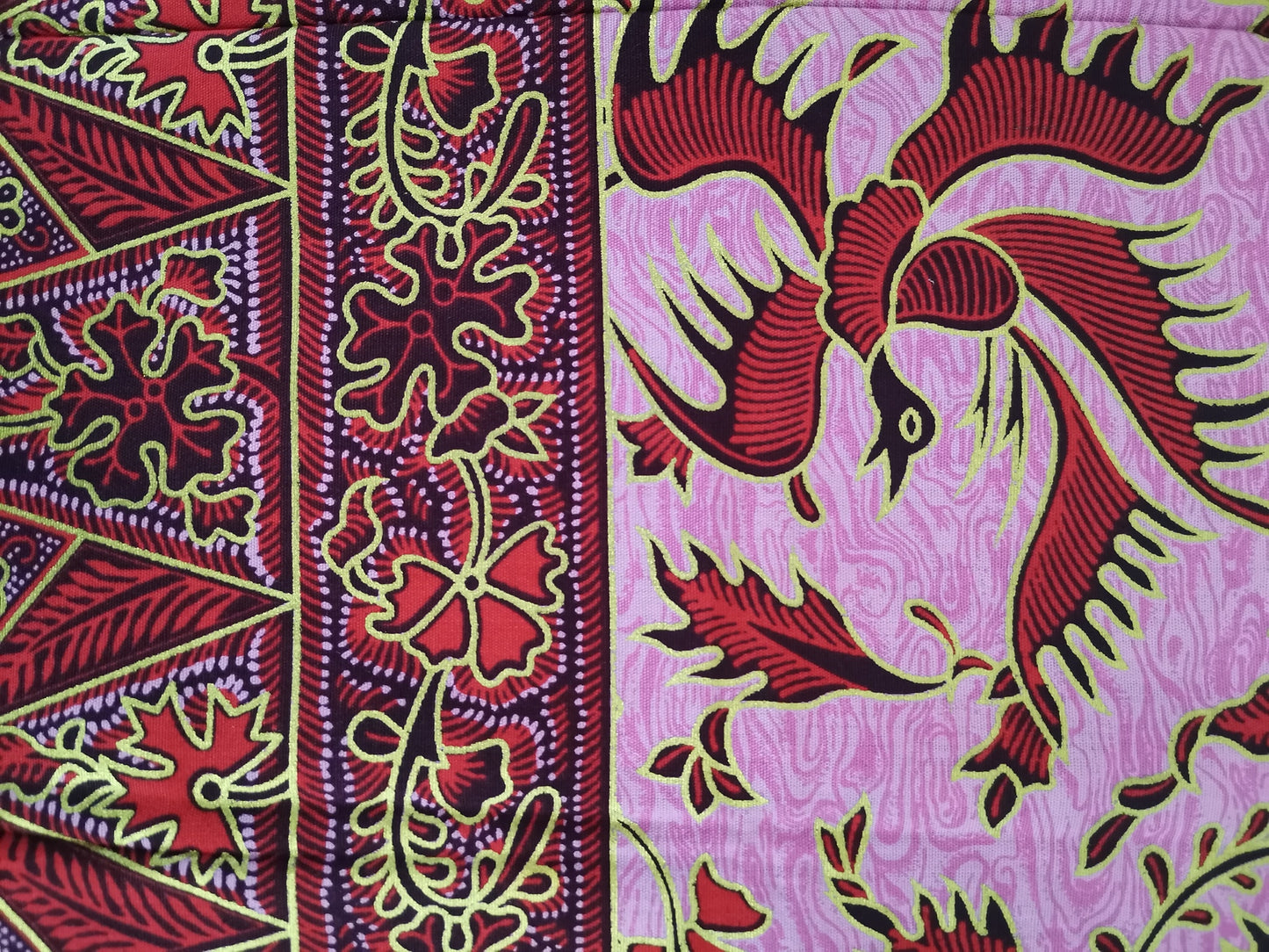 Traditionele sarong Prada Bali Burung, roze met vogels
