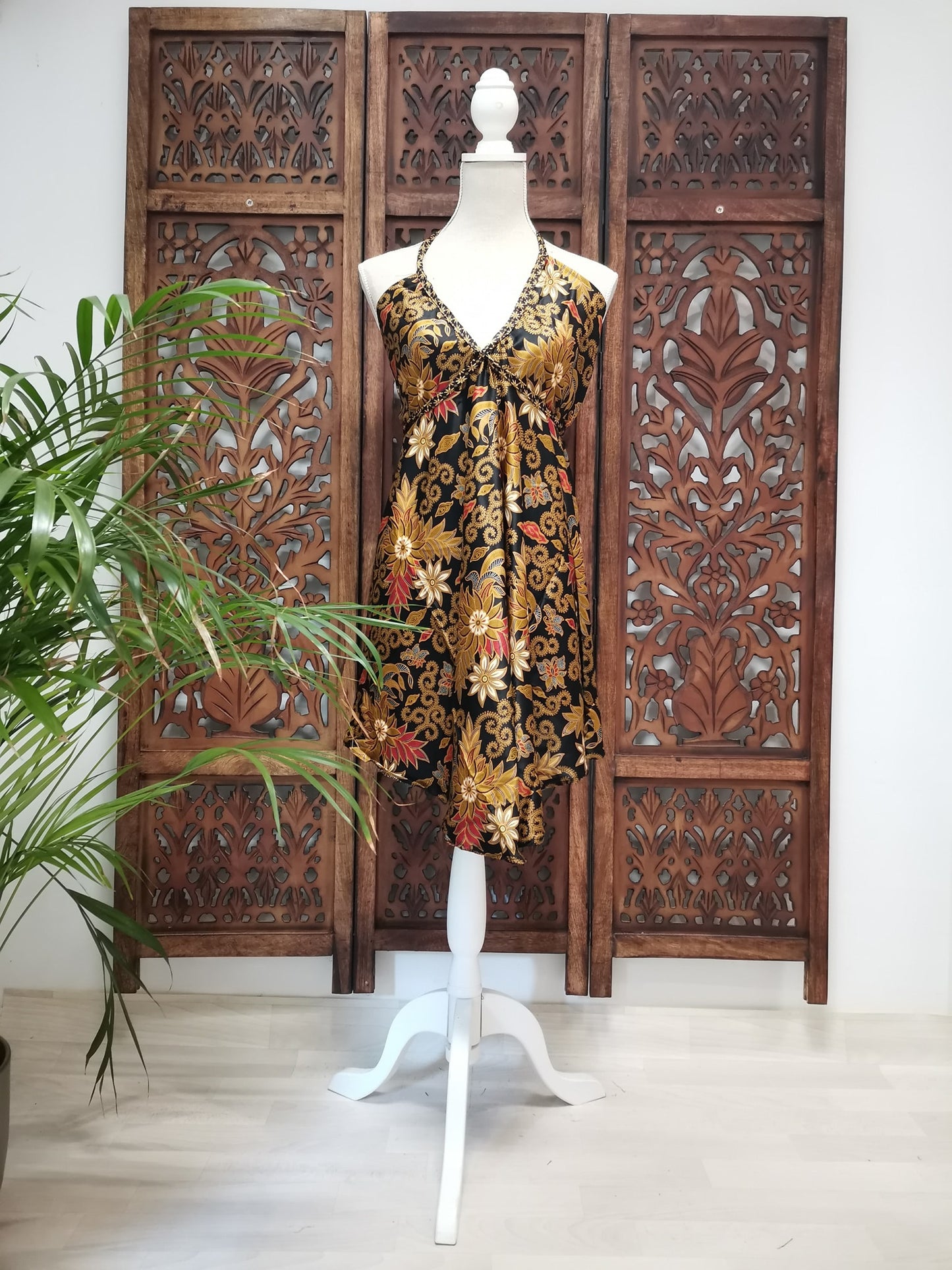 Korte zomerjurk/lange top, piramide vorm variant 2, zwart met goud