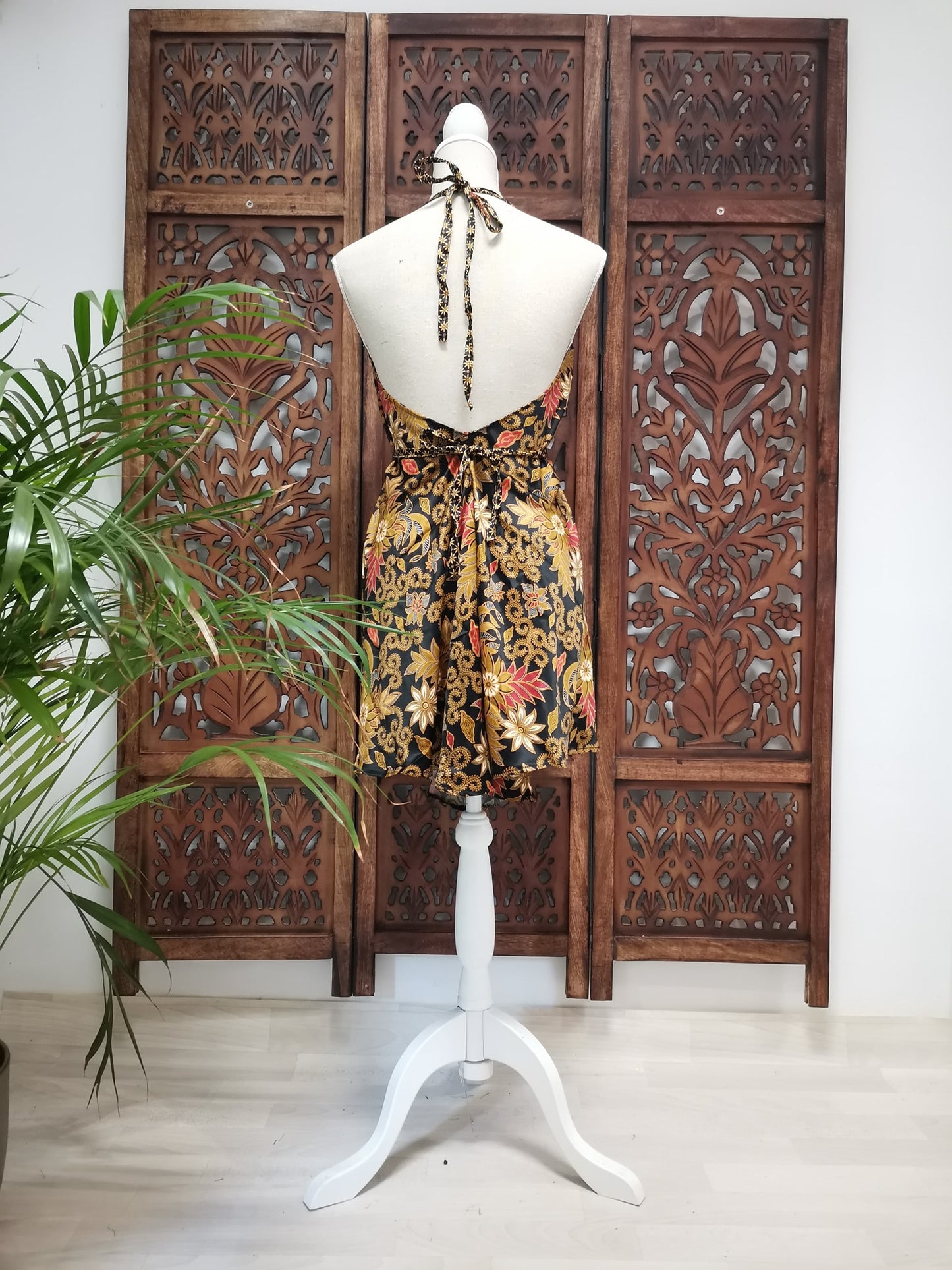 Korte zomerjurk/lange top, piramide vorm variant 2, zwart met goud