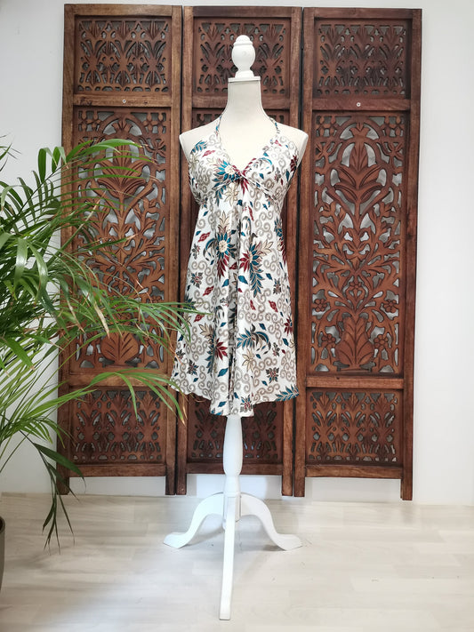 Korte zomerjurk/lange top, piramide vorm variant 7, wit met groene bloemen