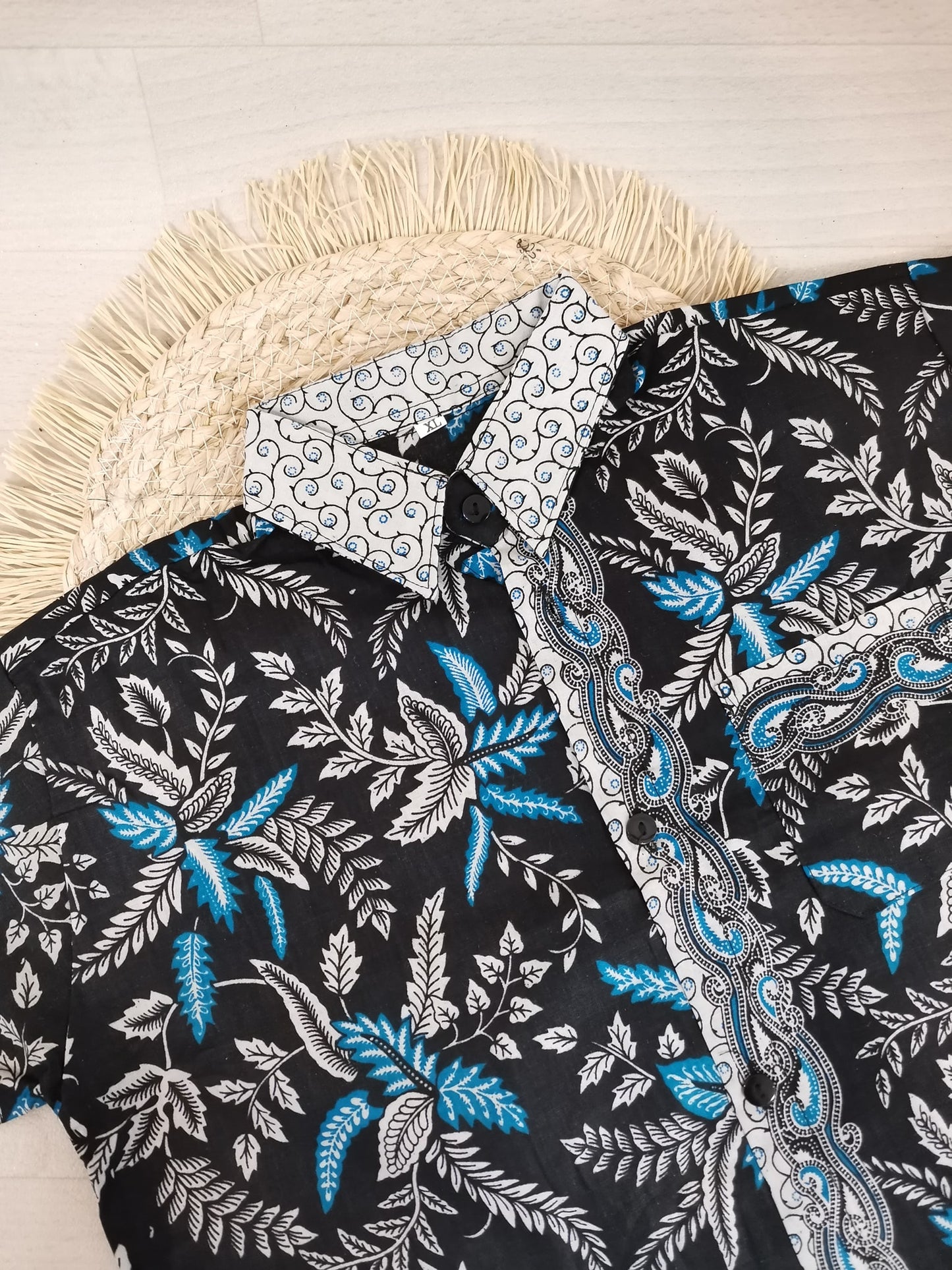 Kinderoverhemd batik blauw, korte mouw. Verschillende maten vanaf 1 tot 10 jaar