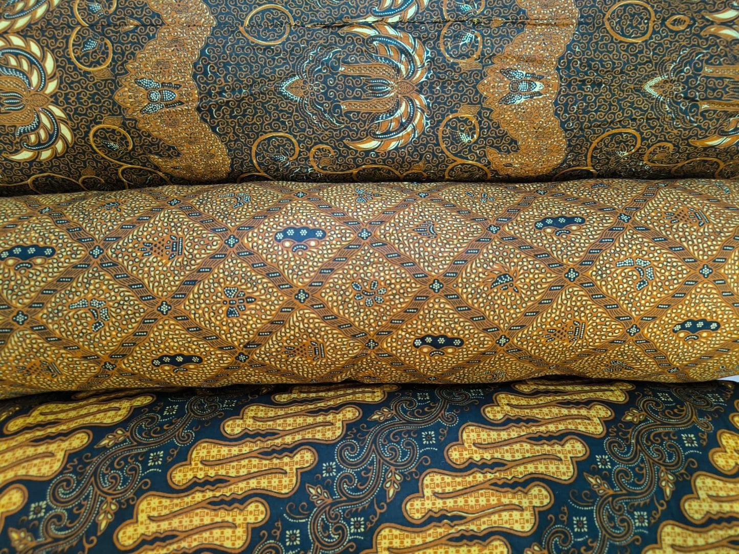Bantal guling Batik Semen (wasbaar rolkussen)