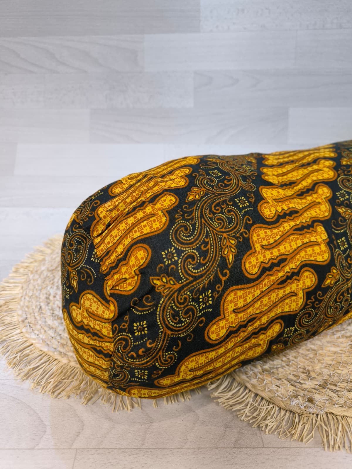 Bantal guling Batik Lereng (wasbaar rolkussen)