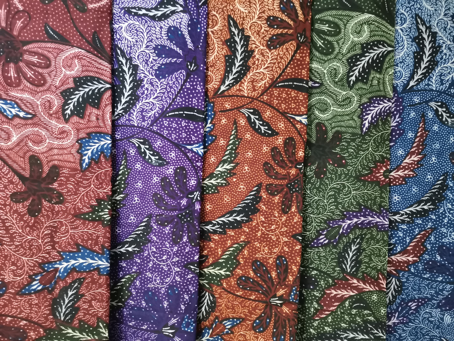 Traditionele sarong Ratu Adil model 3 roodbruin