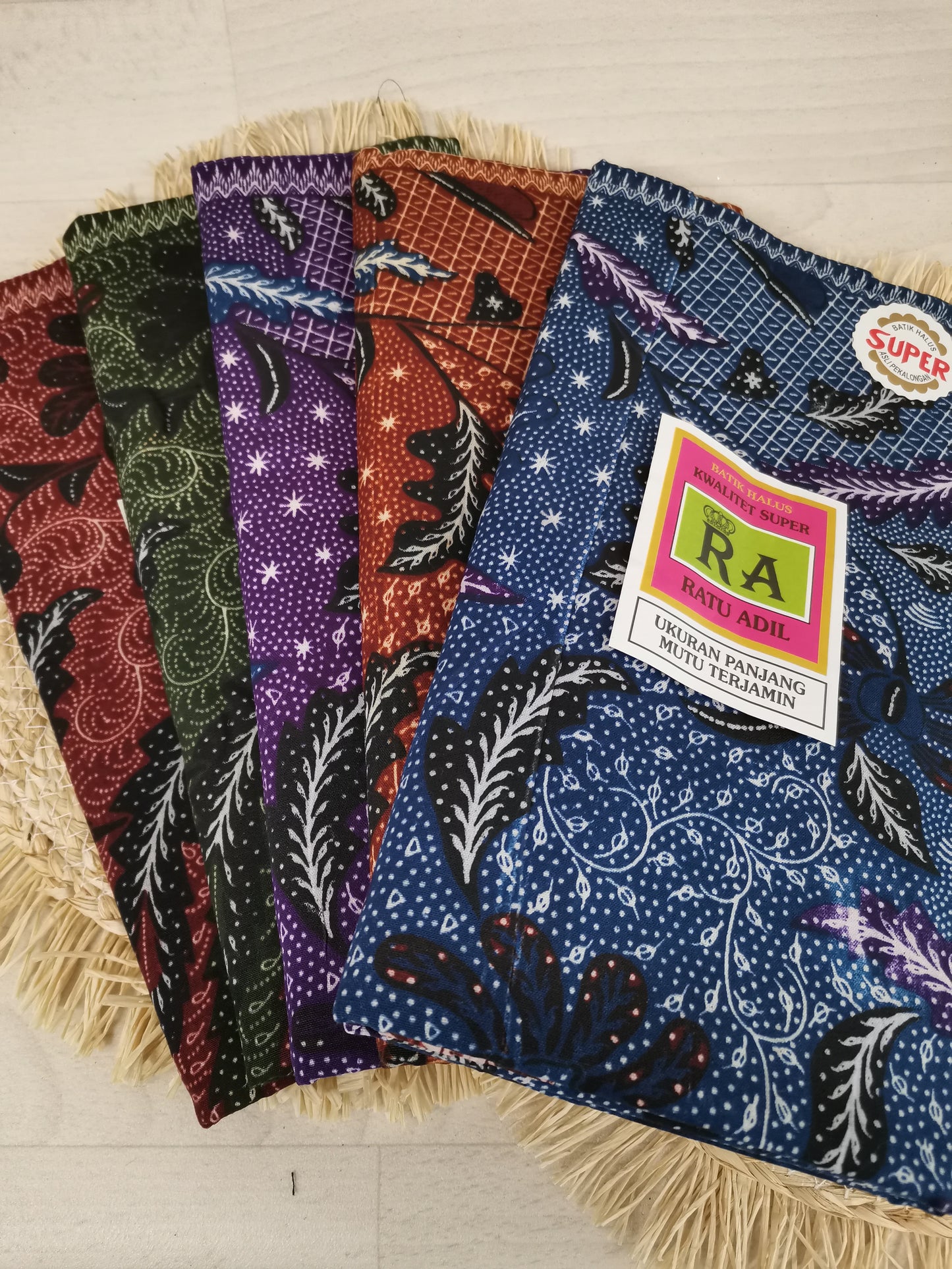 Traditionele sarong Ratu Adil model 3 roodbruin