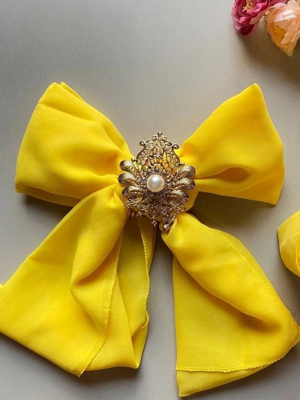 Slendang geel, zonder broche