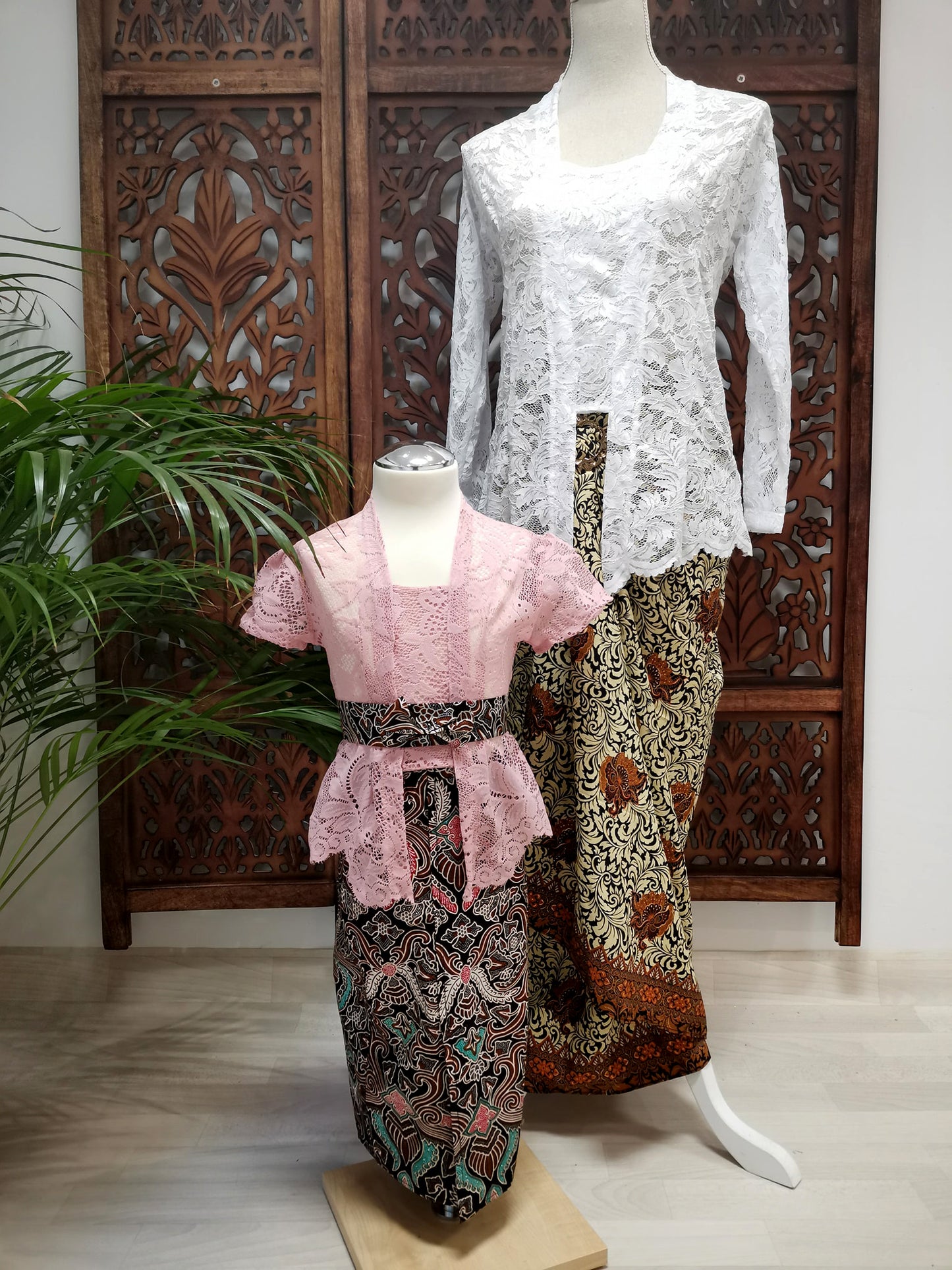 Set sarong en kebaya, roze, kindermaten