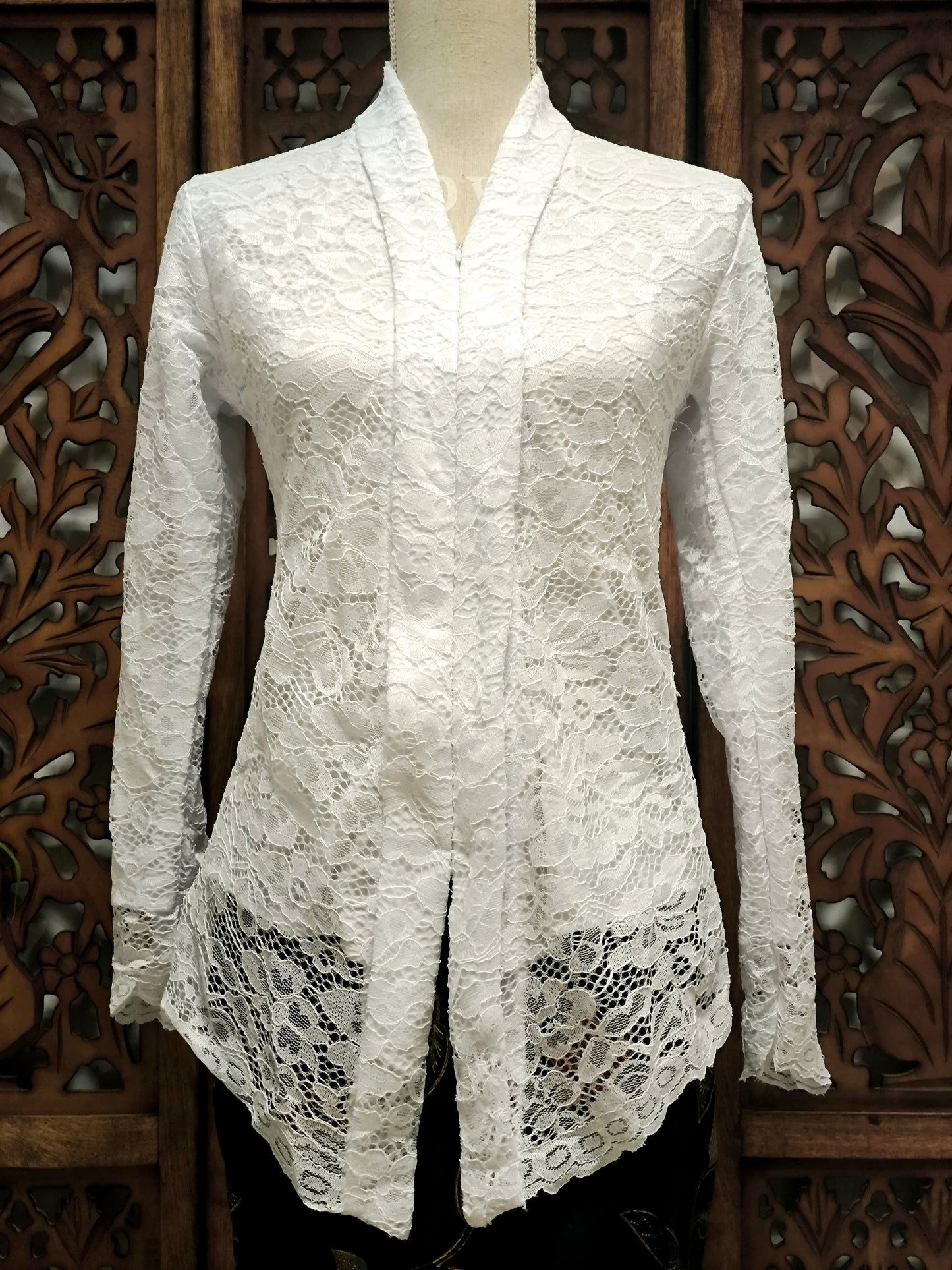 Luxe en elegante kebaya, gevoerd en met rits, wit, maat S t/m XXL