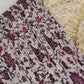 Plissérok wit/grijs met bloemen in bordeaux (Tanjung Pink)