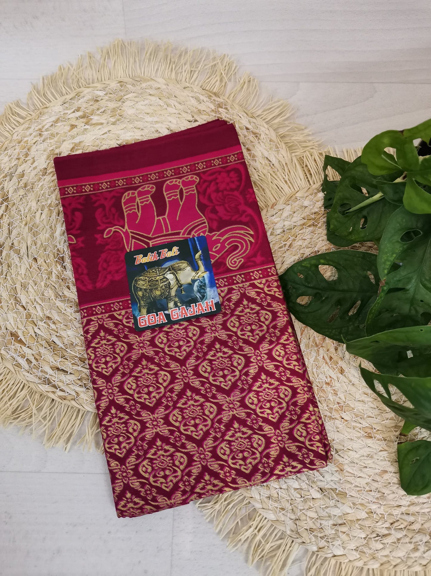 Traditionele sarong Prada Bali olifant 2